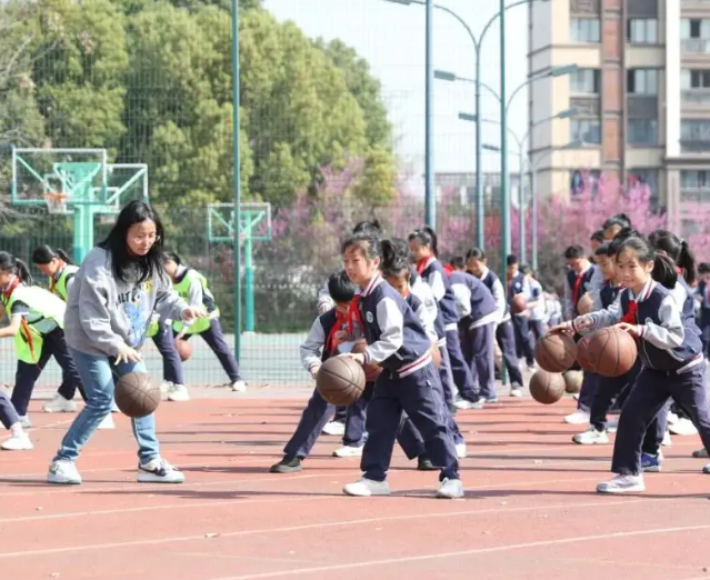 微运动场让学生在短时刻内实现放松身心