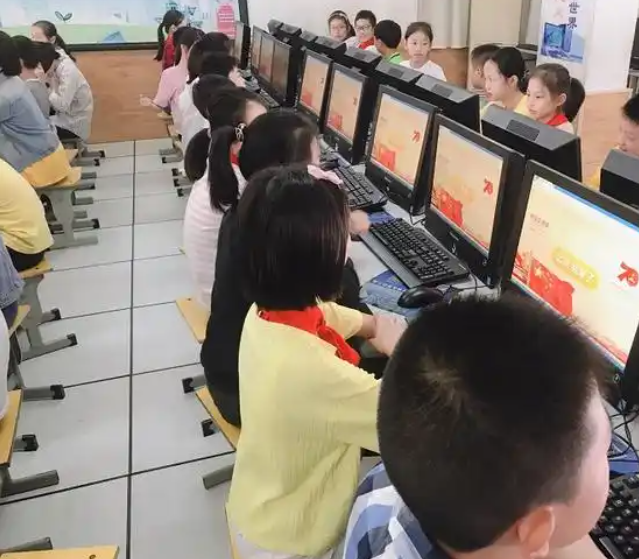 即时切换配套启蒙—根底—实践分阶式人